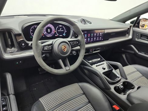 Used 2024 Porsche Cayenne S AWD/4WD image 14