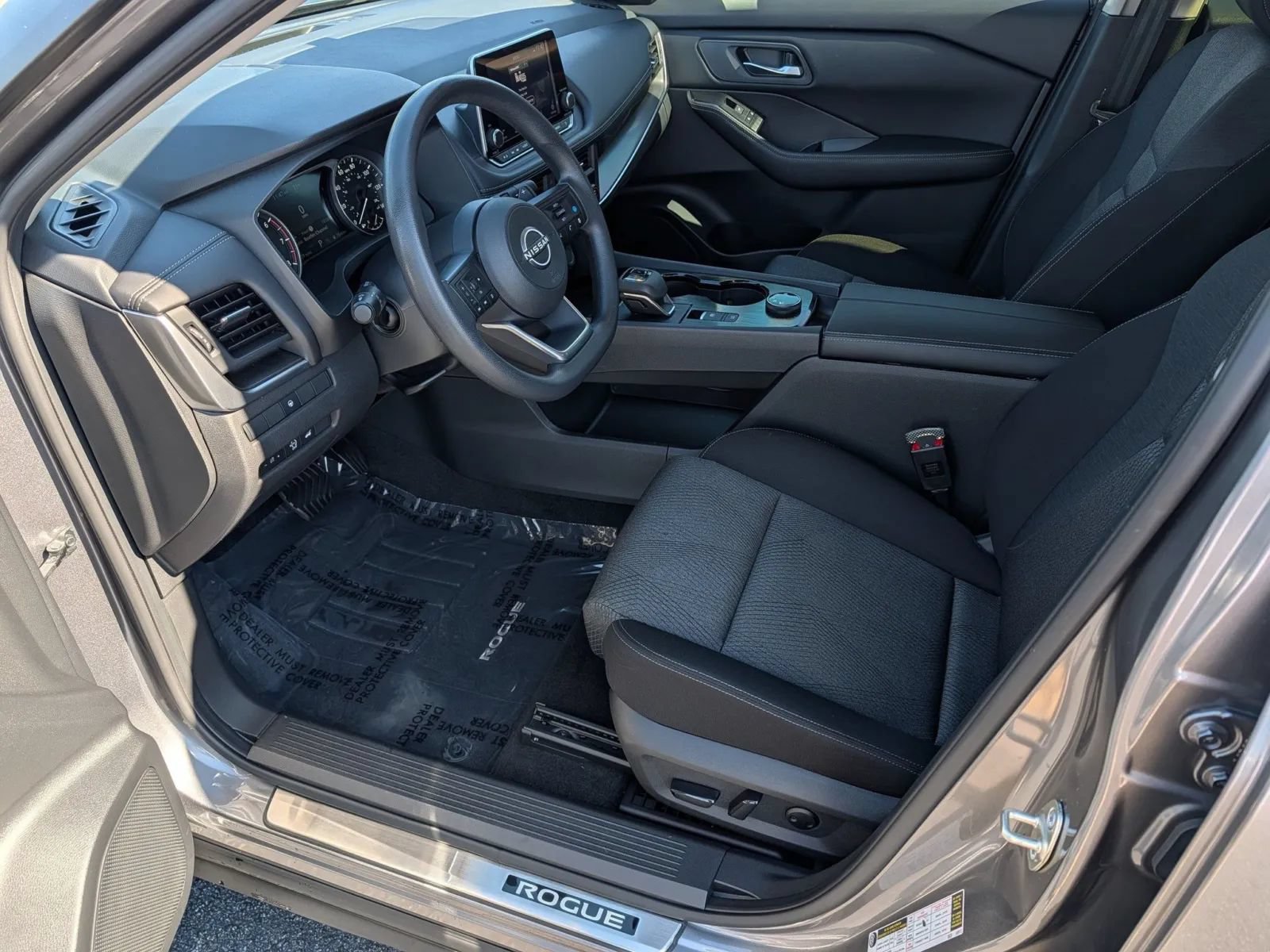 Used 2024 Nissan Rogue SV AWD/4WD image 9