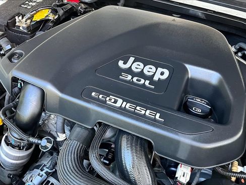 Used 2021 Jeep Gladiator Overland AWD/4WD image 31