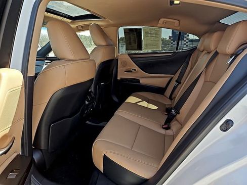 Used 2024 Lexus ES 350 w/ Premium Package image 11