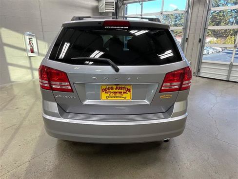 Used 2019 Dodge Journey SE image 4