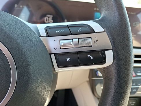 Certified 2025 Hyundai Tucson SE image 24