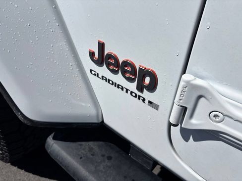 Used 2025 Jeep Gladiator Mojave AWD/4WD image 7