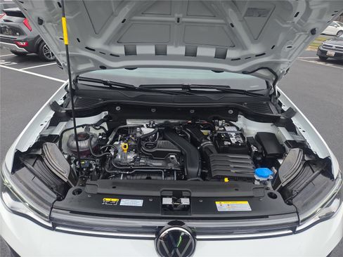 Certified 2025 Volkswagen Taos SE image 31