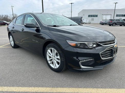 Used 2017 Chevrolet Malibu LT w/ Driver Confidence Package image 8