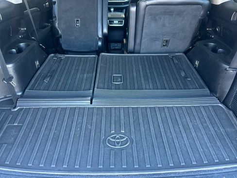 Used 2018 Toyota Highlander SE AWD/4WD image 16