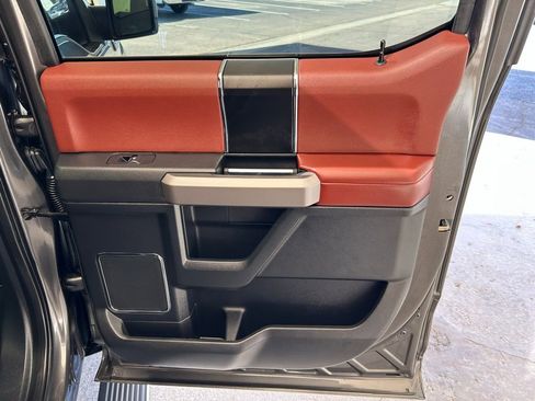 Used 2019 Ford F150 Platinum w/ Equipment Group 701A Luxury image 19