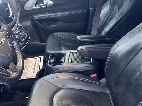 Used 2020 Chrysler Pacifica Touring-L Plus image 13
