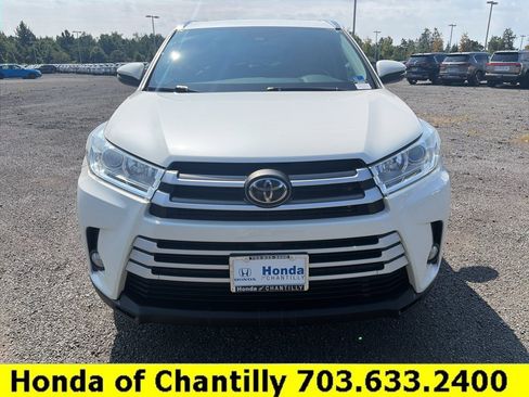 Used 2019 Toyota Highlander XLE AWD/4WD image 2