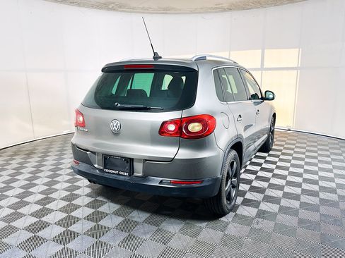 Used 2010 Volkswagen Tiguan S FWD image 3