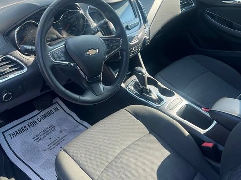 Certified 2018 Chevrolet Cruze LT w/ Convenience Package FWD image 9
