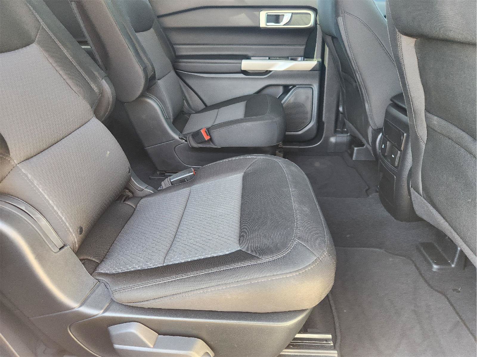 Used 2024 Ford Explorer XLT RWD image 32