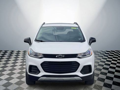 Used 2019 Chevrolet Trax LT w/ Sun & Sound Package FWD image 2