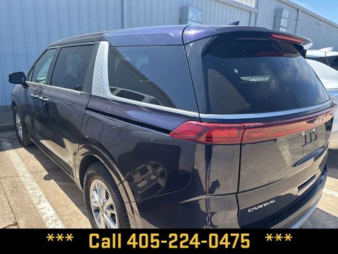 Used 2024 Kia Carnival LX image 10
