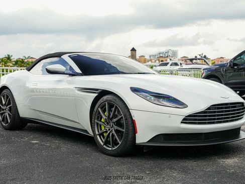 Used 2019 Aston Martin DB11 Volante image 22