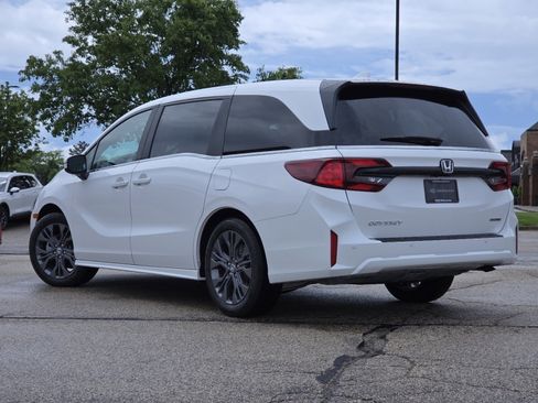 New 2026 Honda Odyssey Touring image 22
