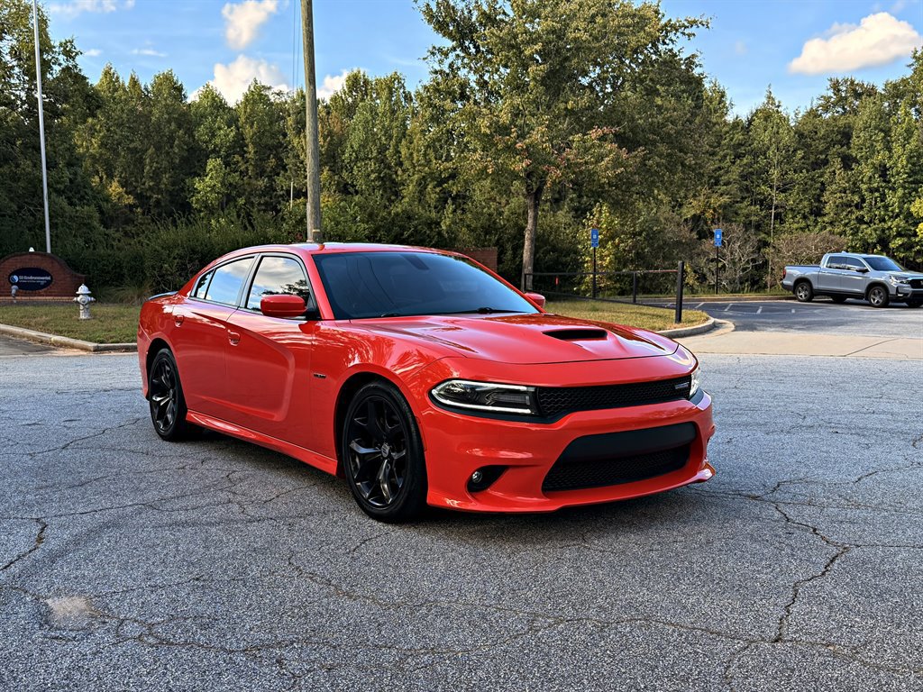 Used 2017 Dodge Charger R/T w/ Plus Group RWD image 3