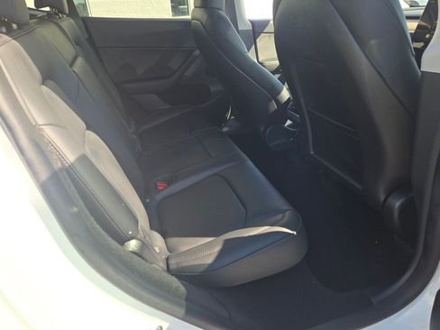 Used 2022 Tesla Model Y Long Range image 9