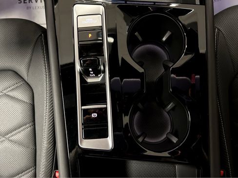 Used 2025 Volkswagen Atlas Cross Sport SE w/ Black Wheel Package image 31