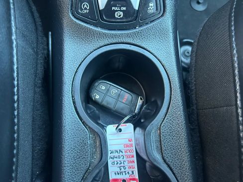 Used 2021 Jeep Compass Limited AWD/4WD image 11