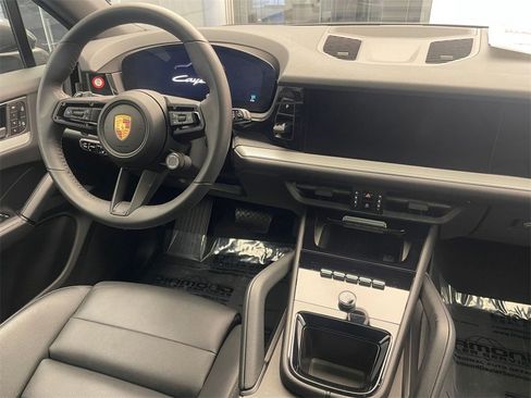 Used 2025 Porsche Cayenne image 12
