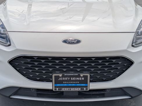 Used 2020 Ford Escape Titanium AWD/4WD image 9