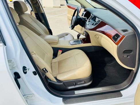 Used 2014 Hyundai Genesis 3.8 RWD image 19