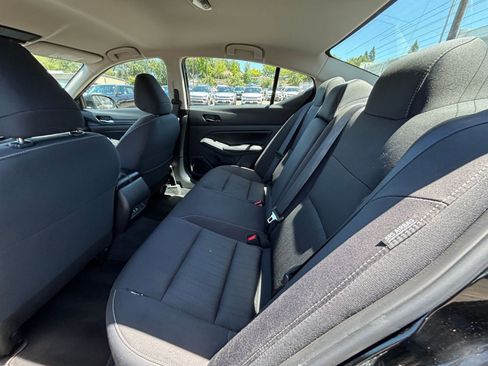 Used 2025 Nissan Altima 2.5 SV FWD image 25