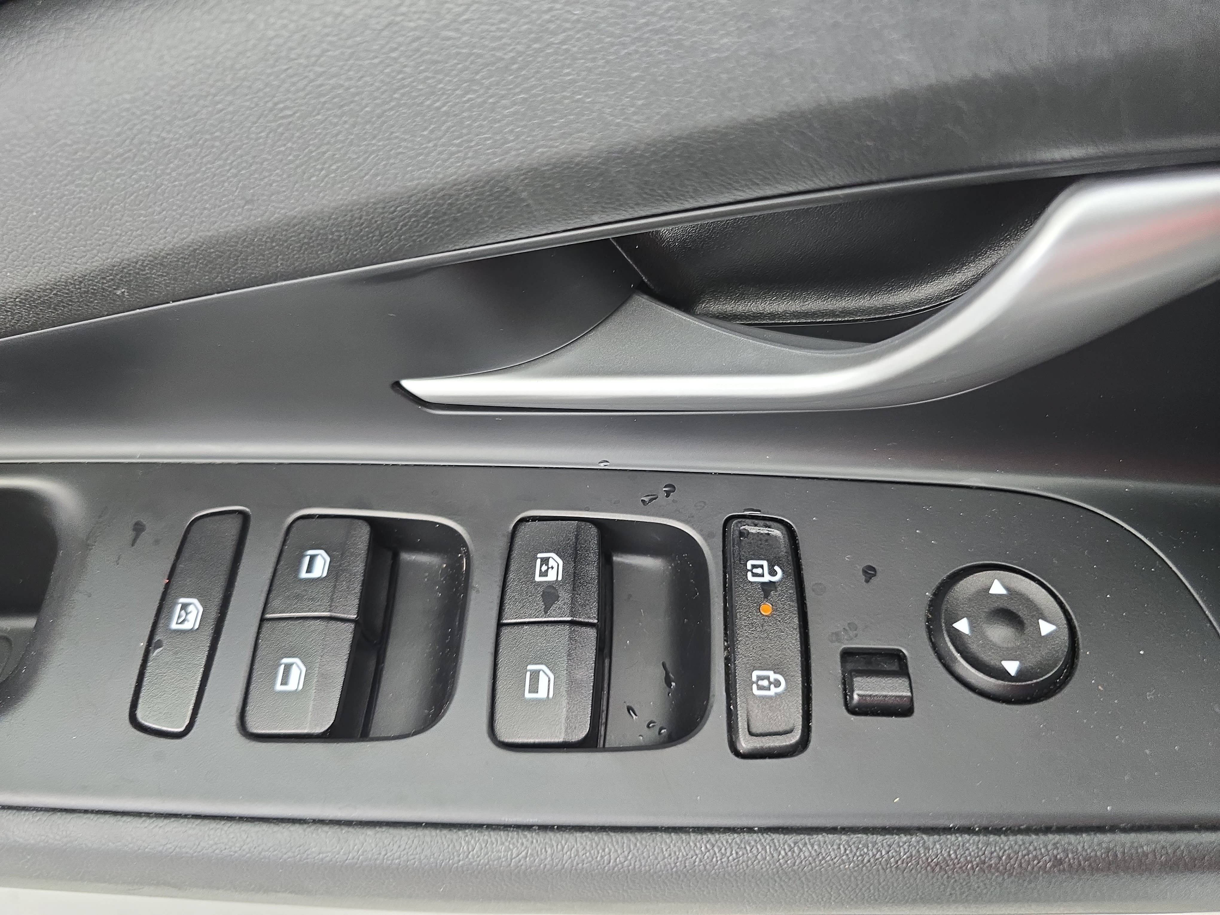 Used 2025 Hyundai Elantra Limited FWD image 27