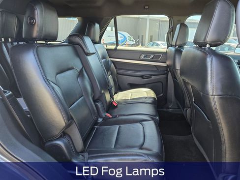 Used 2018 Ford Explorer XLT w/ Equipment Group 202A AWD/4WD image 17