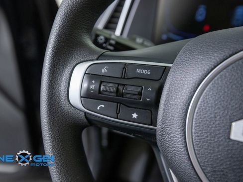 Used 2025 Kia Sportage LX FWD image 14