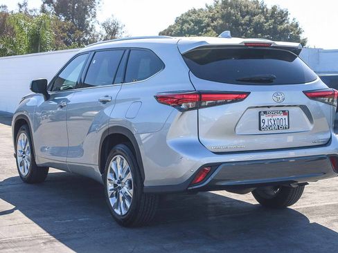 Used 2023 Toyota Highlander Limited FWD image 7