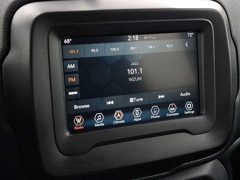 Used 2020 Jeep Renegade Latitude AWD/4WD image 17