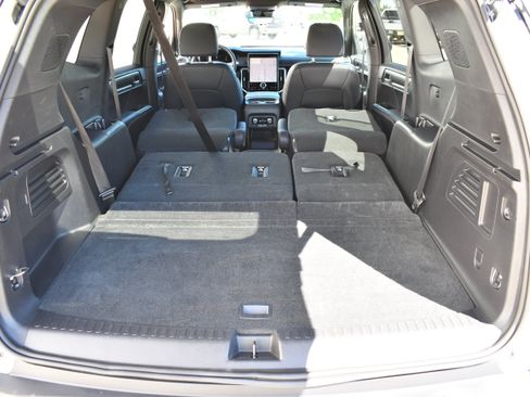Used 2026 GMC Acadia Elevation w/ Elevation Premium Package FWD image 10