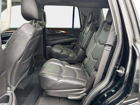 Used 2019 Cadillac Escalade Luxury AWD/4WD image 21