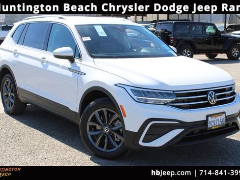 Used 2022 Volkswagen Tiguan SE image 1