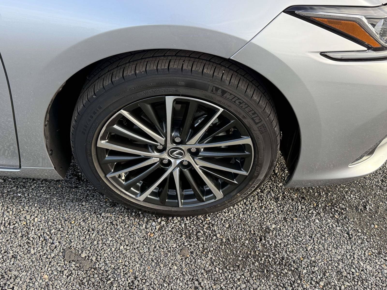 Used 2024 Lexus ES 350 w/ Premium Package FWD image 7