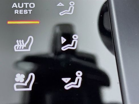 Certified 2026 Porsche Macan Turbo AWD/4WD image 23