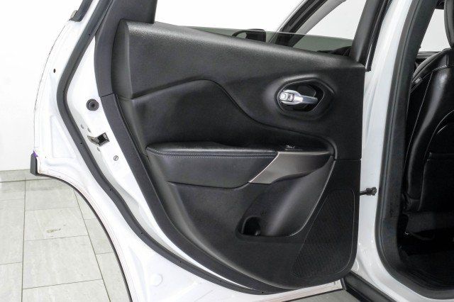 Used 2021 Jeep Cherokee Latitude Plus AWD/4WD image 52
