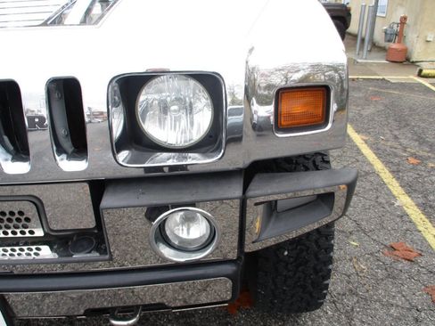 Used 2004 HUMMER H2 w/ Preferred Equipment Group image 25