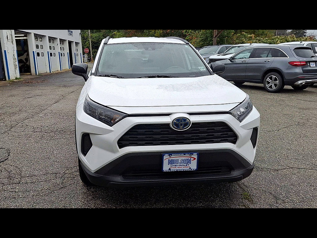 Used 2021 Toyota RAV4 LE AWD/4WD image 3