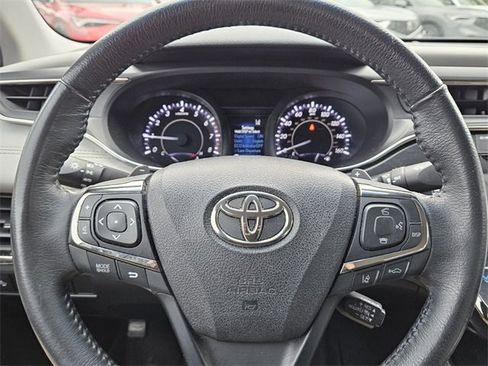 Used 2018 Toyota Avalon XLE image 11