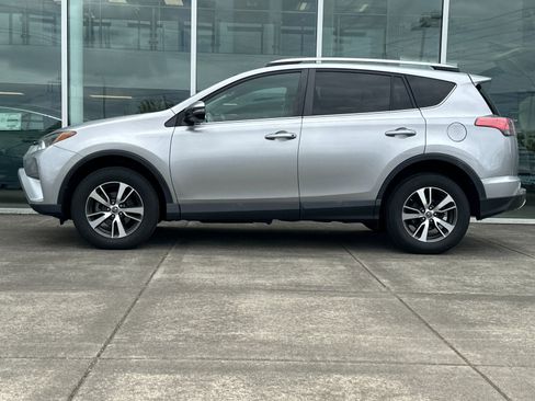 Used 2016 Toyota RAV4 XLE AWD/4WD image 6