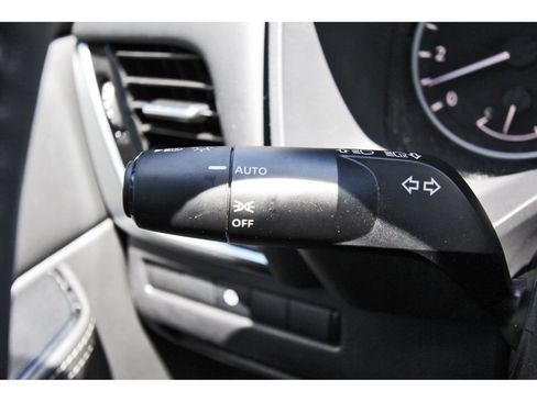 Used 2022 Nissan Rogue SV w/ SV Premium Package FWD image 17