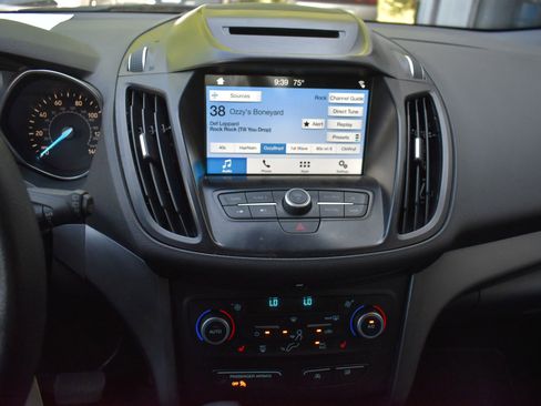 Used 2018 Ford Escape SE w/ SE Sync 3 Package AWD/4WD image 21