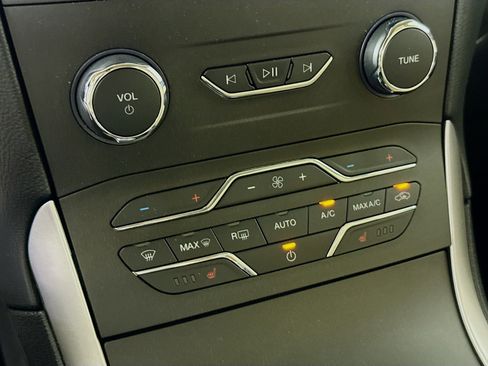 Used 2020 Ford Edge SEL w/ Convenience Package image 19