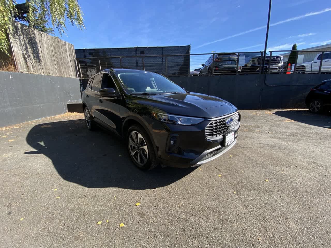 Used 2025 Ford Escape Platinum AWD/4WD image 8
