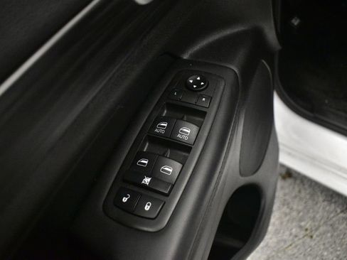 Used 2021 Jeep Grand Cherokee Altitude image 30