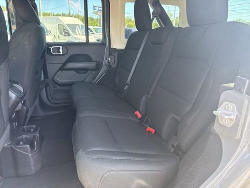 Used 2022 Jeep Wrangler Unlimited Sahara w/ Cold Weather Group AWD/4WD image 17