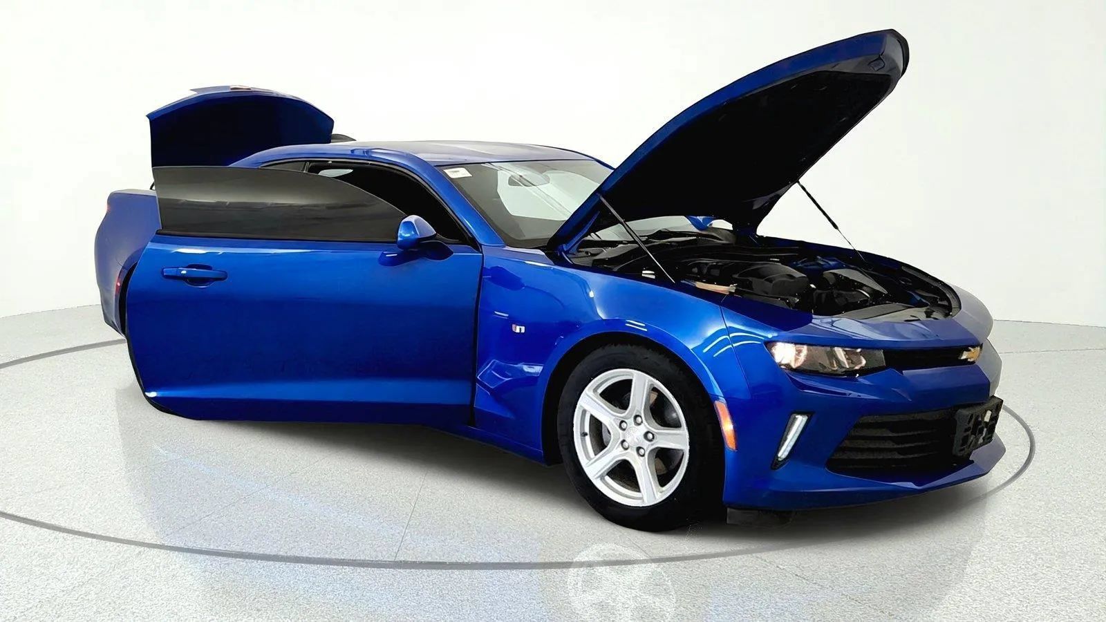 Used 2017 Chevrolet Camaro LT w/ Technology Package RWD image 7